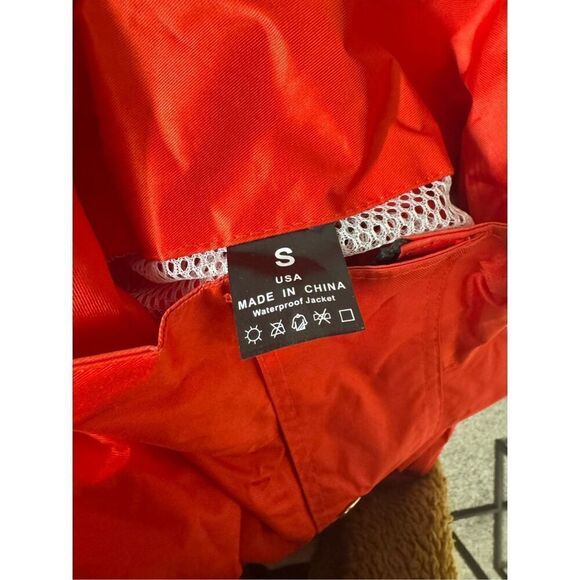 Red rain jacket size small - Picture 4 of 6